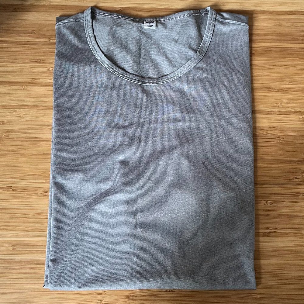 Uniqlo men's S Airism gray shirt